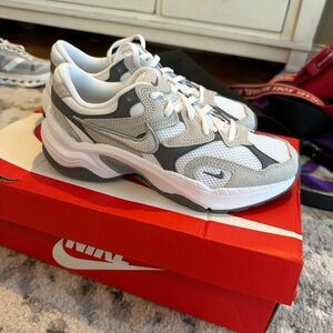 NEW Nike Classic Grey and White  Shoes Size 7